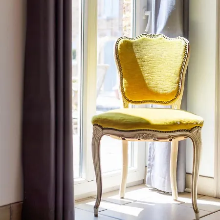Charming In With Terrace * Geetbets
